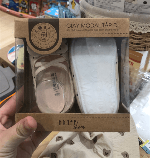 Giày Bé Gái Chấm Bi Hrnee Beige