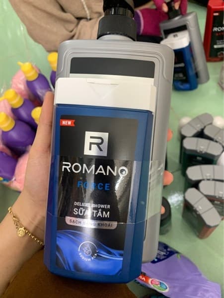 Tắm gội Romano VIP Passion 650g
