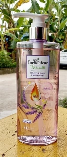 Sữa tắm Enchanter Naturelle tím 510g