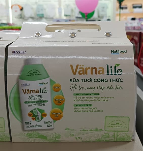 Sữa tươi Varna Life 200ml màu Xanh ( 6 hộp/ lốc)