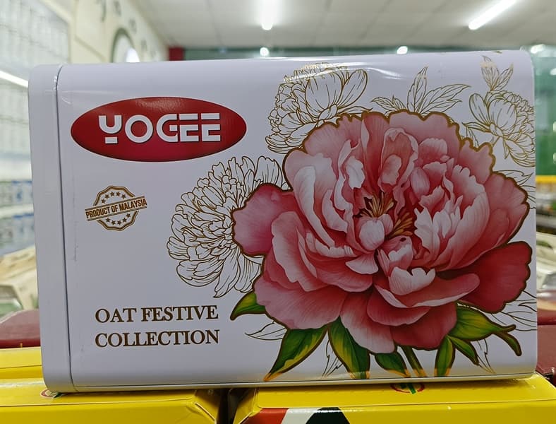 Hộp bánh YOGEE Oat Festive collection trắng 176g