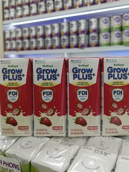 Sữa nước Nutifood GrowPlus Vị Dâu Sữa 180ml (020131)