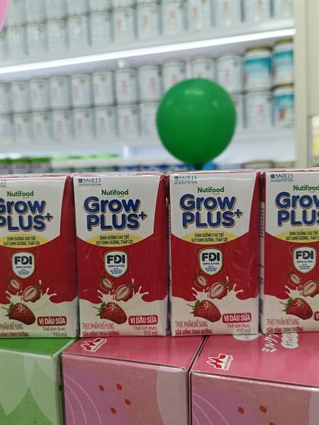 Sữa nước Nutifood GrowPlus Vị Dâu sữa 110ml (020124)