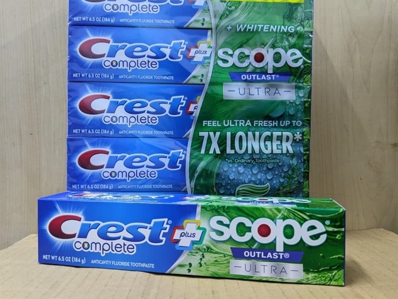 KEM ĐÁNH RĂNG CREST COMPLETE PLUS SCOPE OUTLAST ULTRA MÀU XANH LÁ 184G