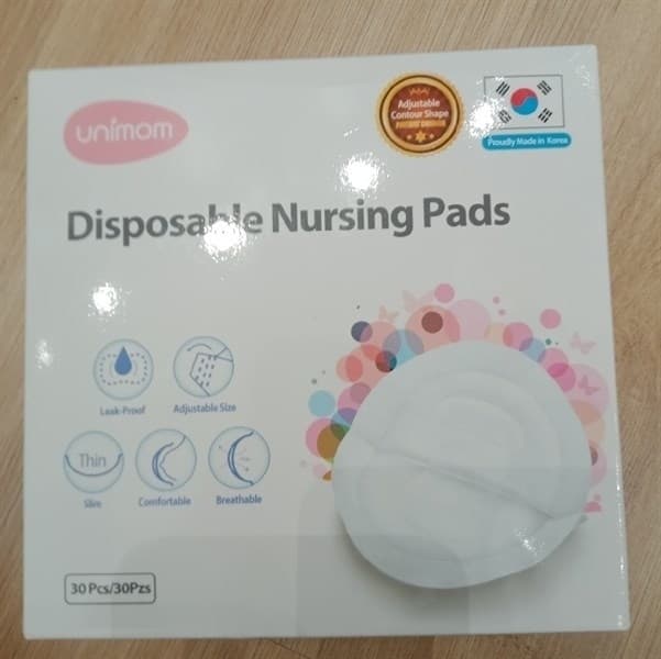 Miếng lót thấm sữa mẹ UNIMOM (30 miếng/hộp) UM870411