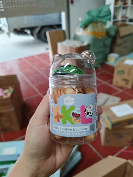 Bánh Milk Sandwich cookies 60g- vị Sữa có đồ chơi