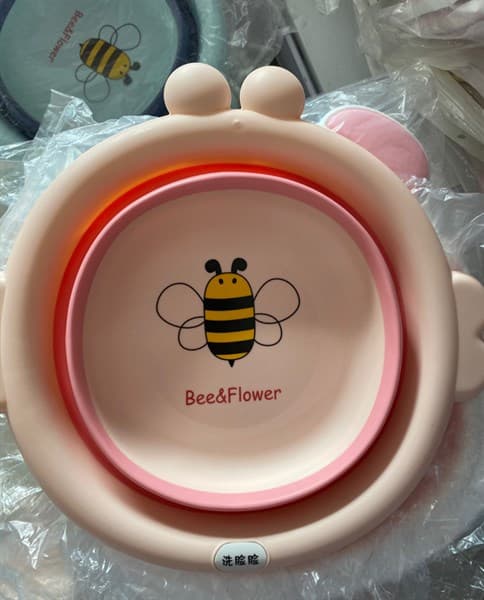 Chậu rửa mặt gấp gọn con ong Bee
