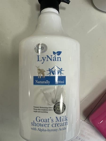 SỮA TẮM DÊ LYNAN HƯƠNG TRÁI CÂY - TRẮNG 1200ml