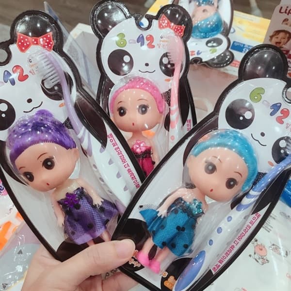 Bàn chải búp bê