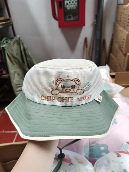 Mũ vành nón thêu Chip Chip Luxury