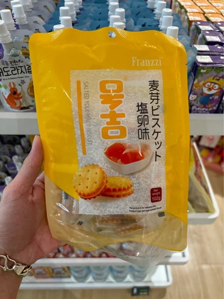 Bánh quy mạch nha lòng đỏ trứng muối Franzzi Salted 102g (36)