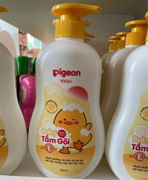 Tắm gội Pigeon 700ml Vàng