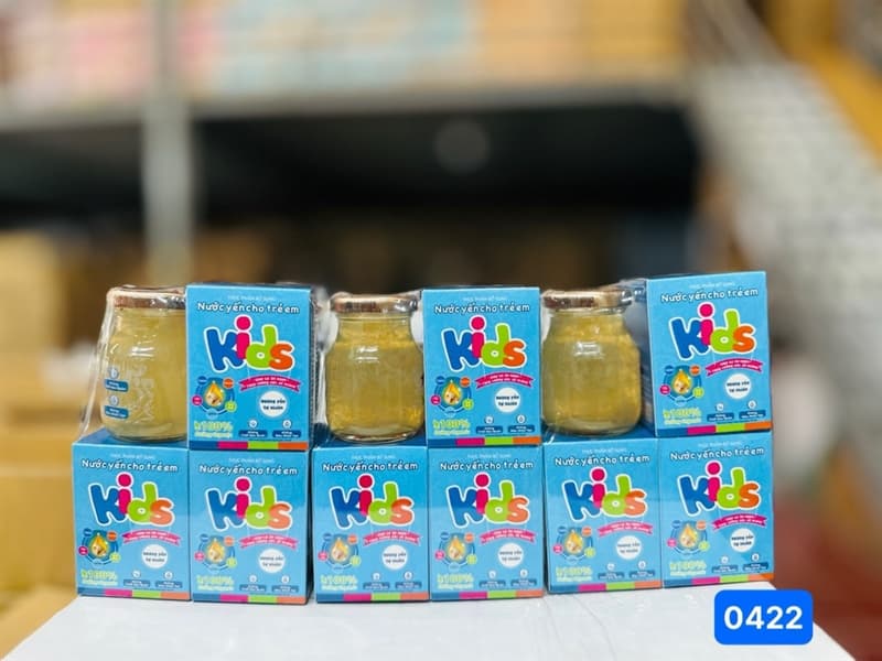 Yến chưng đường phèn Kids Yannest 35% đường Organic hương tự nhiên lốc 3 hũ x 70ml tặng 1