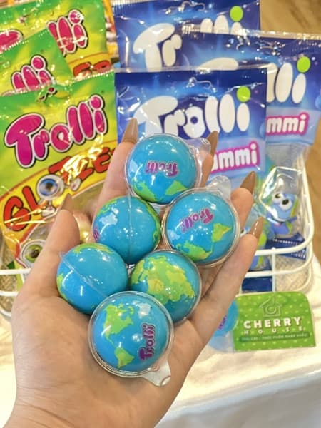 Kẹo dẻo Trolli hình địa cầu