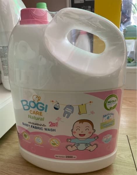 Nước giặt xả trẻ em Bogi màu Hồng 2800ml