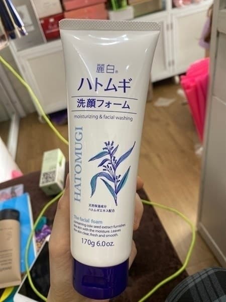 SỮA RỬA MẶT HATOMUGI CHIẾT XUẤT Ý DĨ LÀM SÁNG DA 170Gr