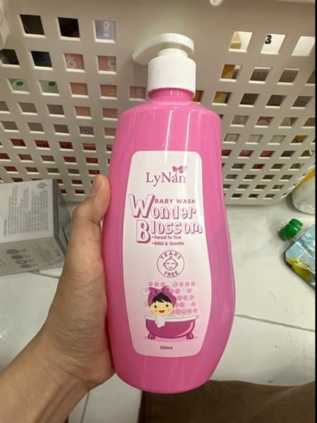 SỮA TẮM GỘI TOÀN THÂN MÀU HỒNG LYNAN BABY