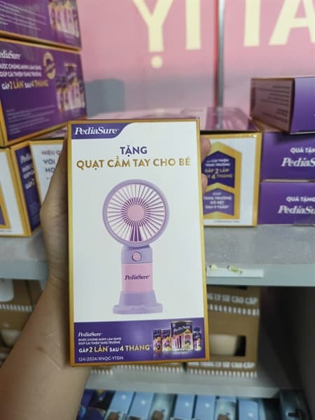 Quạt cầm tay cho bé Pediasure