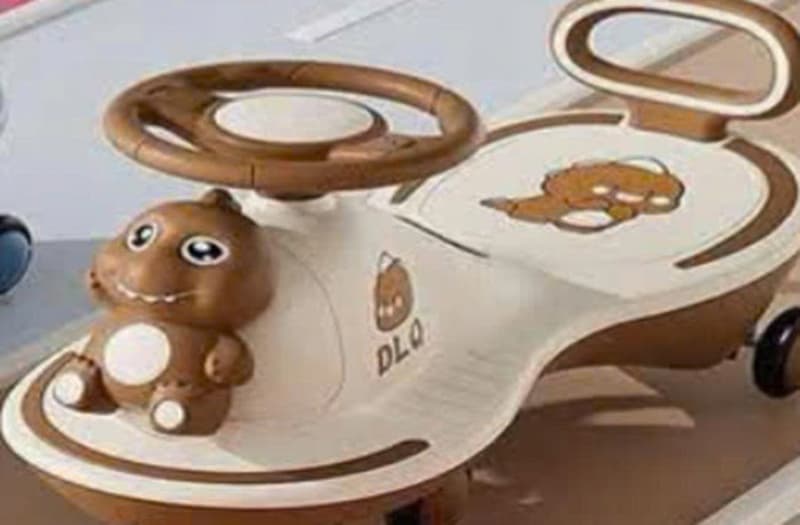 Xe lắc labubu - 108 (T/6 chiếc)